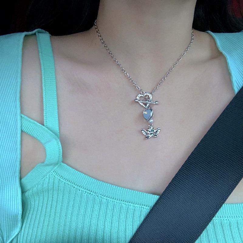 Elegant Metal Heart Clavicle Necklace for Women - Light Luxury Design