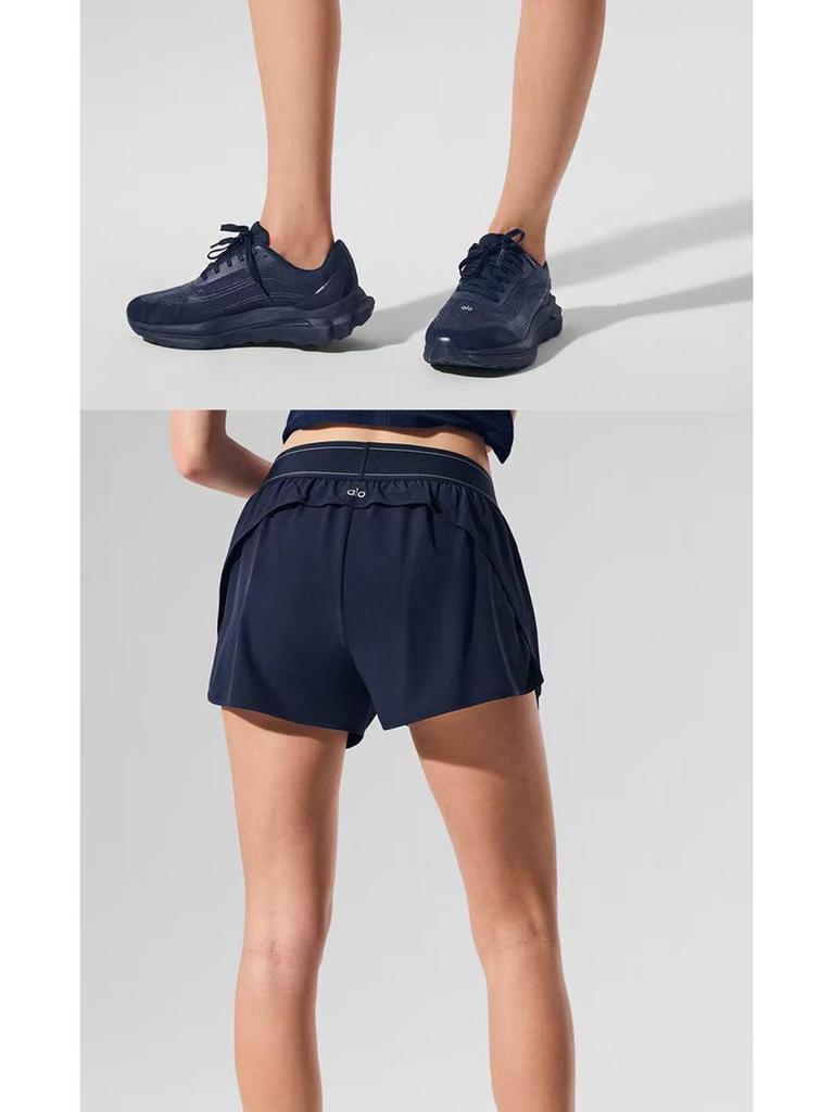 Alo Pantalones Cortos de Yoga Ajustados: Ropa deportiva holgada que favorece la figura para primavera y verano