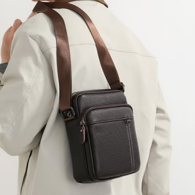 Borsa a tracolla messenger verticale da uomo con motivo litchi