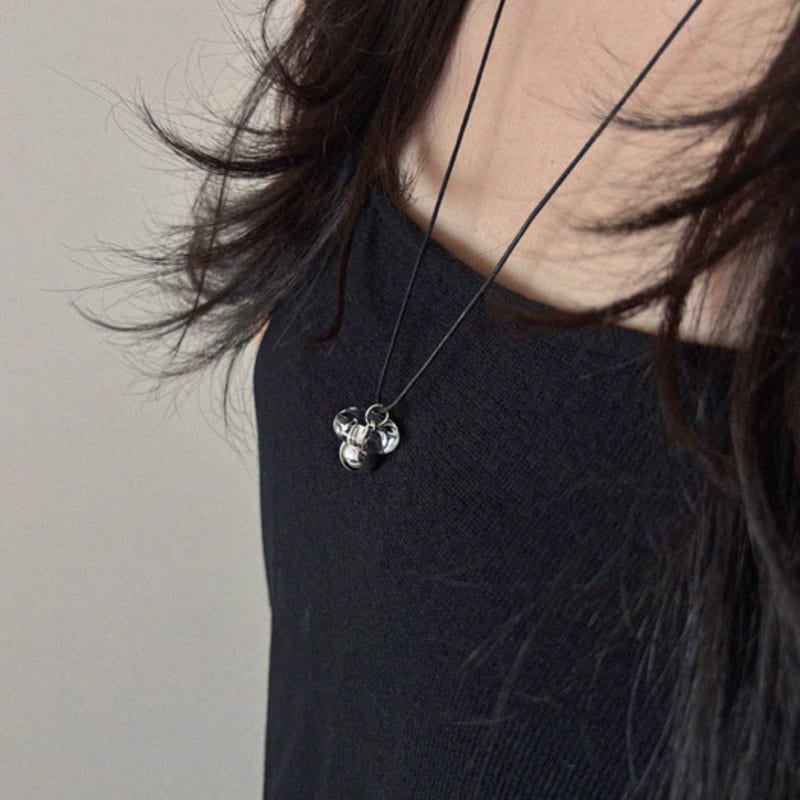 APIOH MUSHROOM NECKLACE