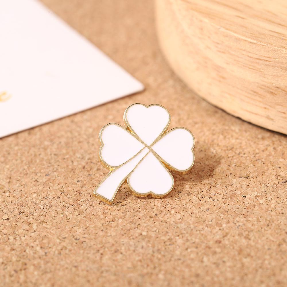 Lucky Four-leaf Clover Brooch Japanese Ins Corsage Personalized Versatile Cartoon Badge Brooch Buckle