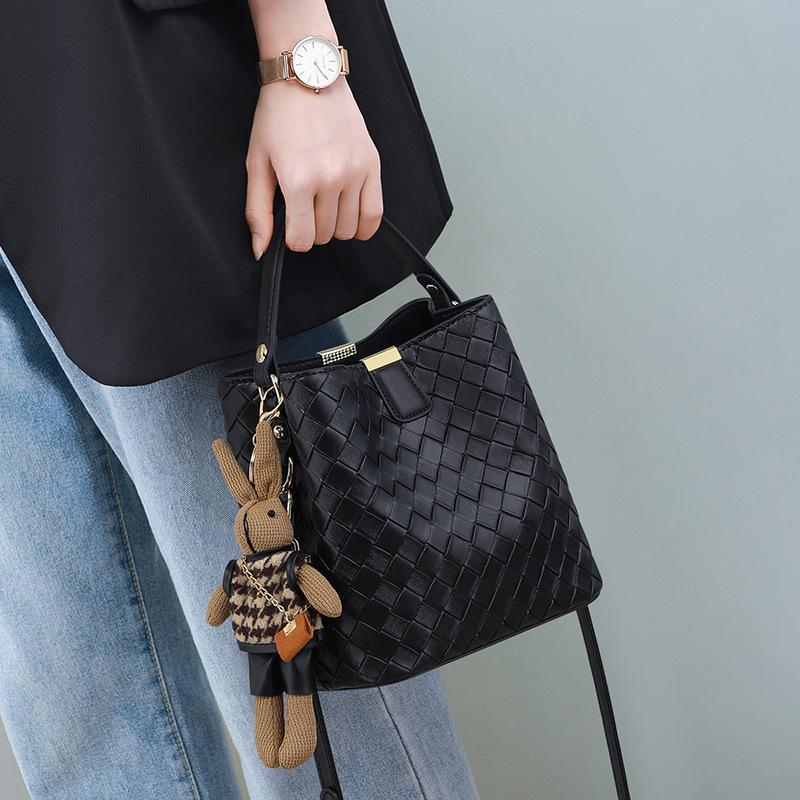 Trend imitation woven bag casual versatile portable bucket bag retro large capacity shoulder messenger bag