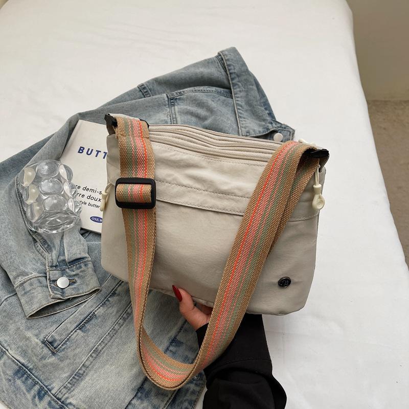 Korean version of fashion women's niche design small square bag 2025 new trend lightweight shoulder messenger bag daily small bag