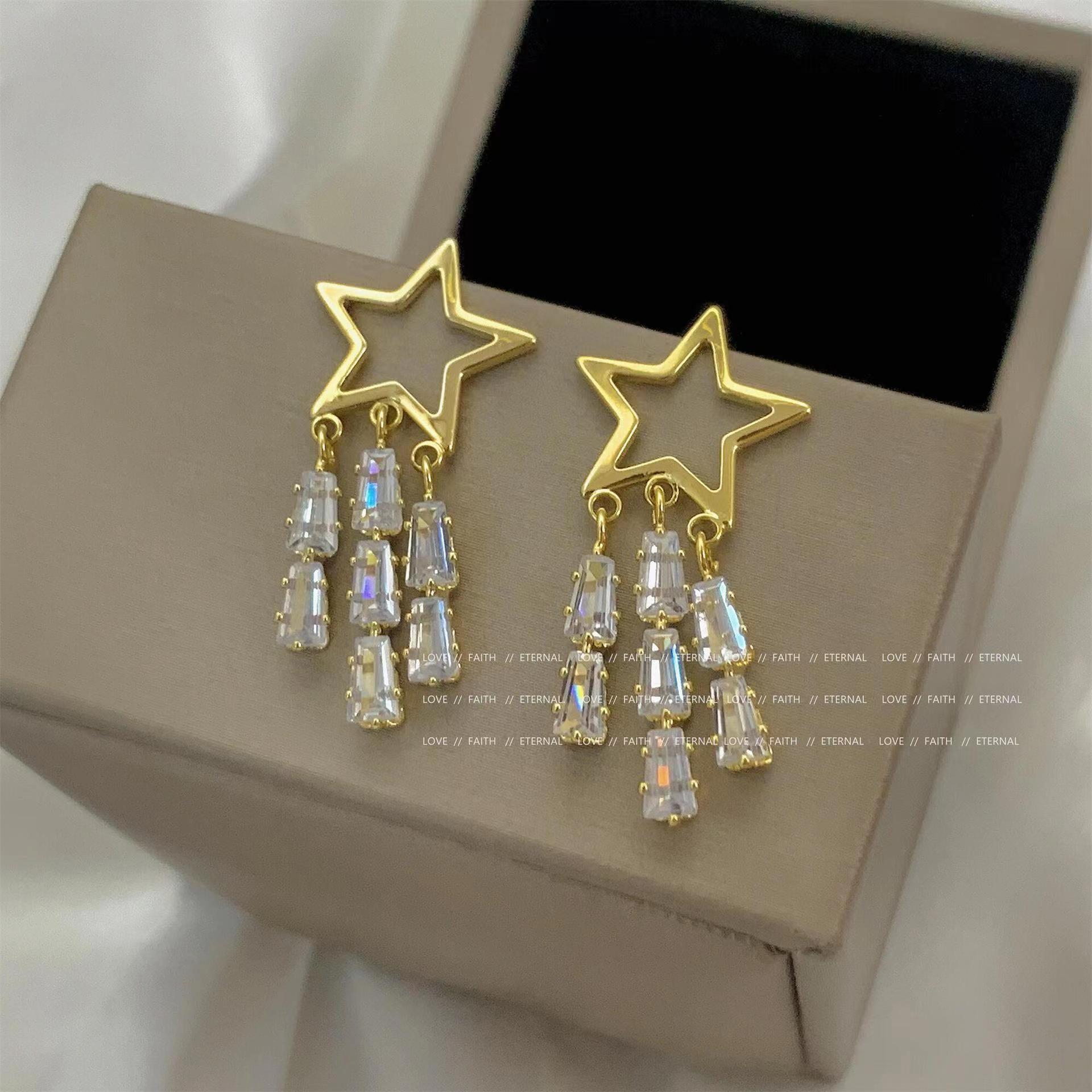

Exquisite star zircon fringed stud earrings niche design high sense cold wind earrings temperament versatile earrings 925 silver needle золотой