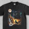 Schwarze Katze heult Mond an T-Shirt, Mystisches Nachtwald Design, Hexen Ästhetik Tierkunst, Gothic Natur Grafik, Magisches Katzenliebhaber Geschenk