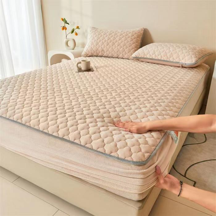 Luxury Flannel Quilting Mattress Cover Thicken Velvet Quilted Bed Pad Protector Cover Winter Bed Cover Not Included Pillowcase
