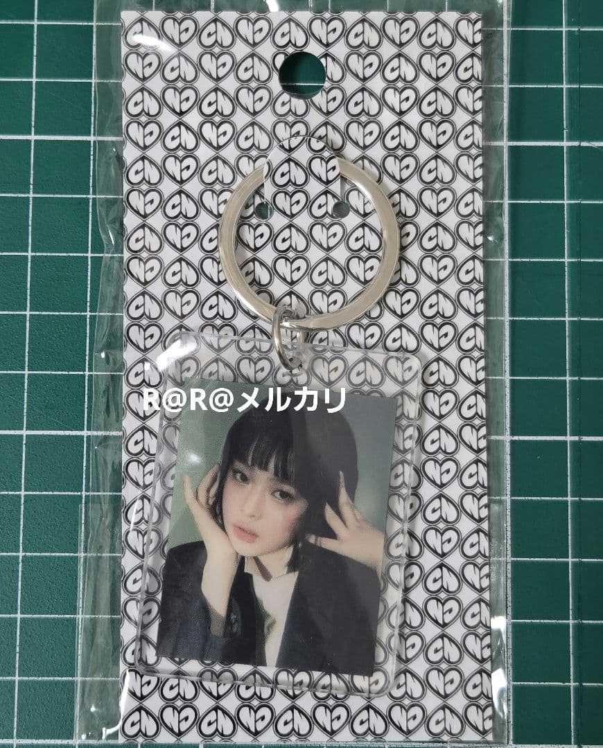 [USED] Korea New Jeans newjeans acrylic photo key ring Hani