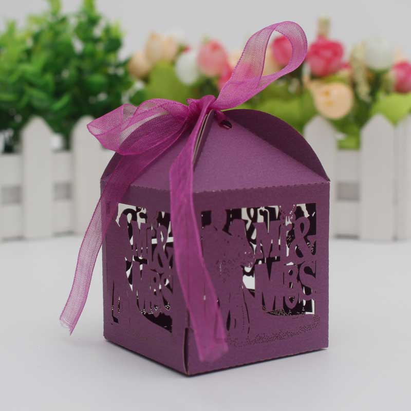 30 50 STÜCKE/llot Laser Cut Braut Bräutigam Hochzeit Süßigkeiten Pralinenschachtel Gäste Geschenkboxen Papierverpackung Babyparty Schokoladenkeksschachtel