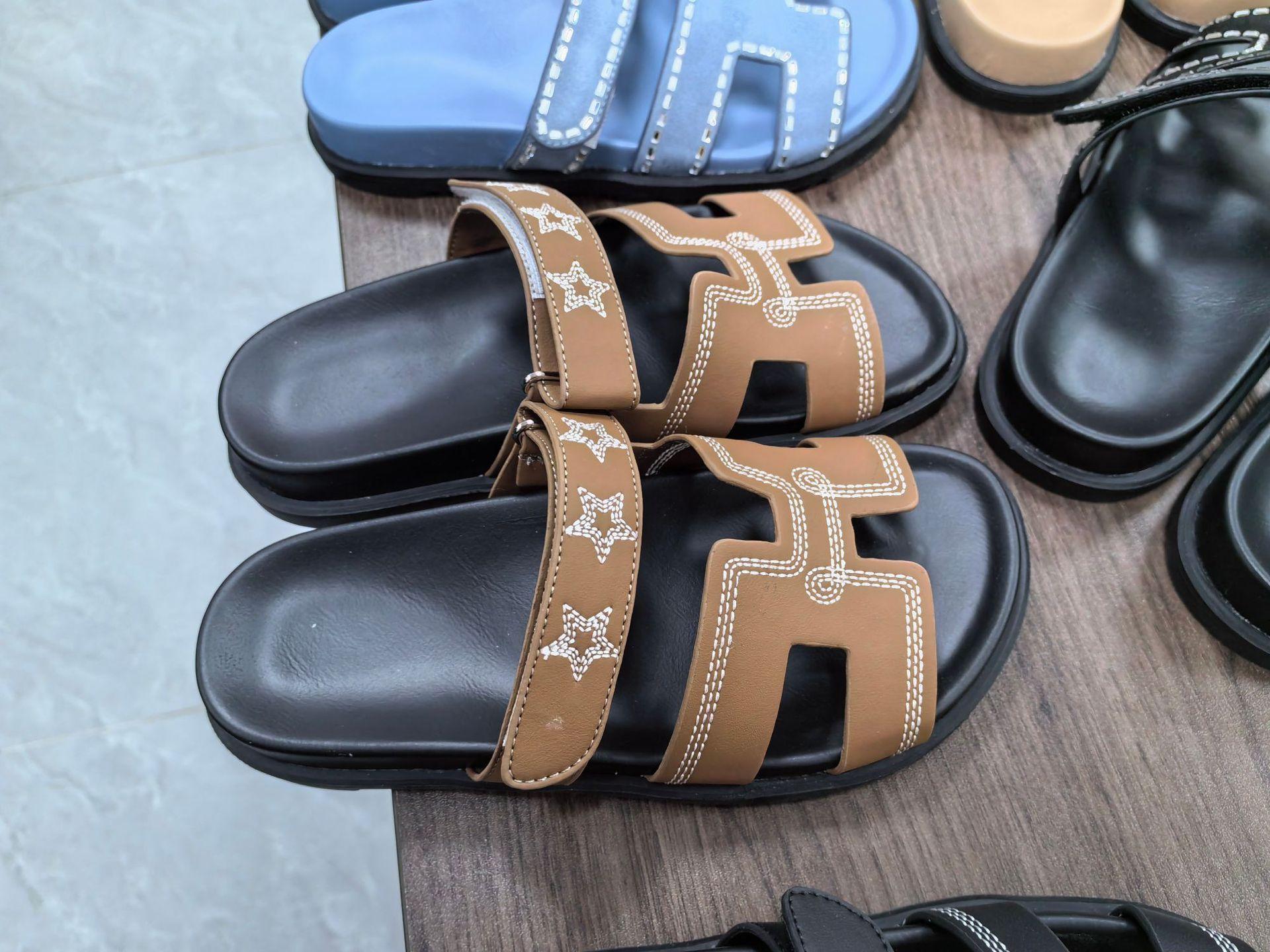 

Su Yinyin s second uncle slippers of the same style, women wear ugly and cute leather h slippers, five-pointed star Velcro one-word drag women 40 коричневый