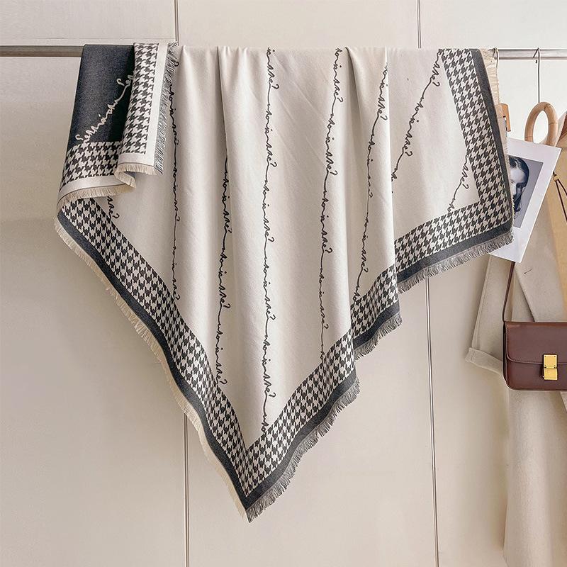 

Корейская версия граффити-букв Тысяча птиц клетка Большое квадратное полотенце Утолщенный двухсторонний Имитация кашемира Теплый декоративный плащ Женский 130 серый