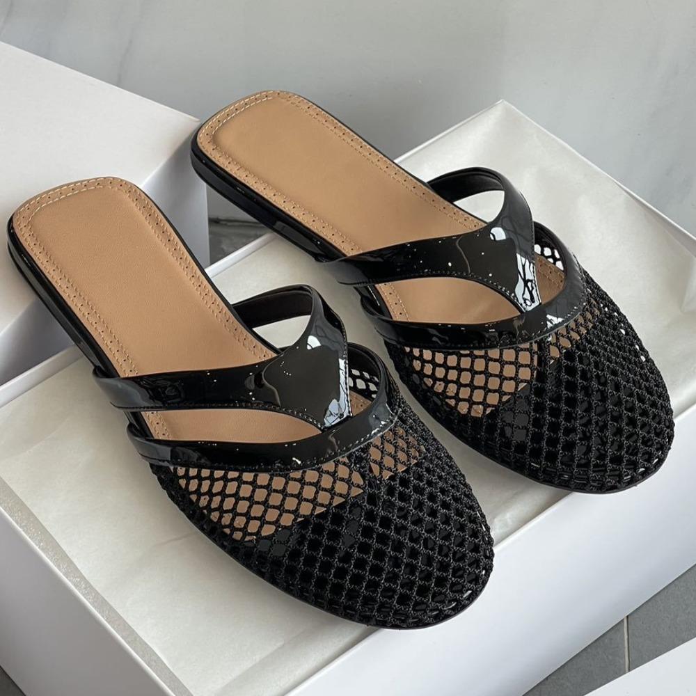 

Женские тапочки Летние Уличные Весенние Новые Сетчатые Полые Охлаждающие Тапочки Дышащие С закрытым носком На плоской подошве Полутапочки 41 чёрный