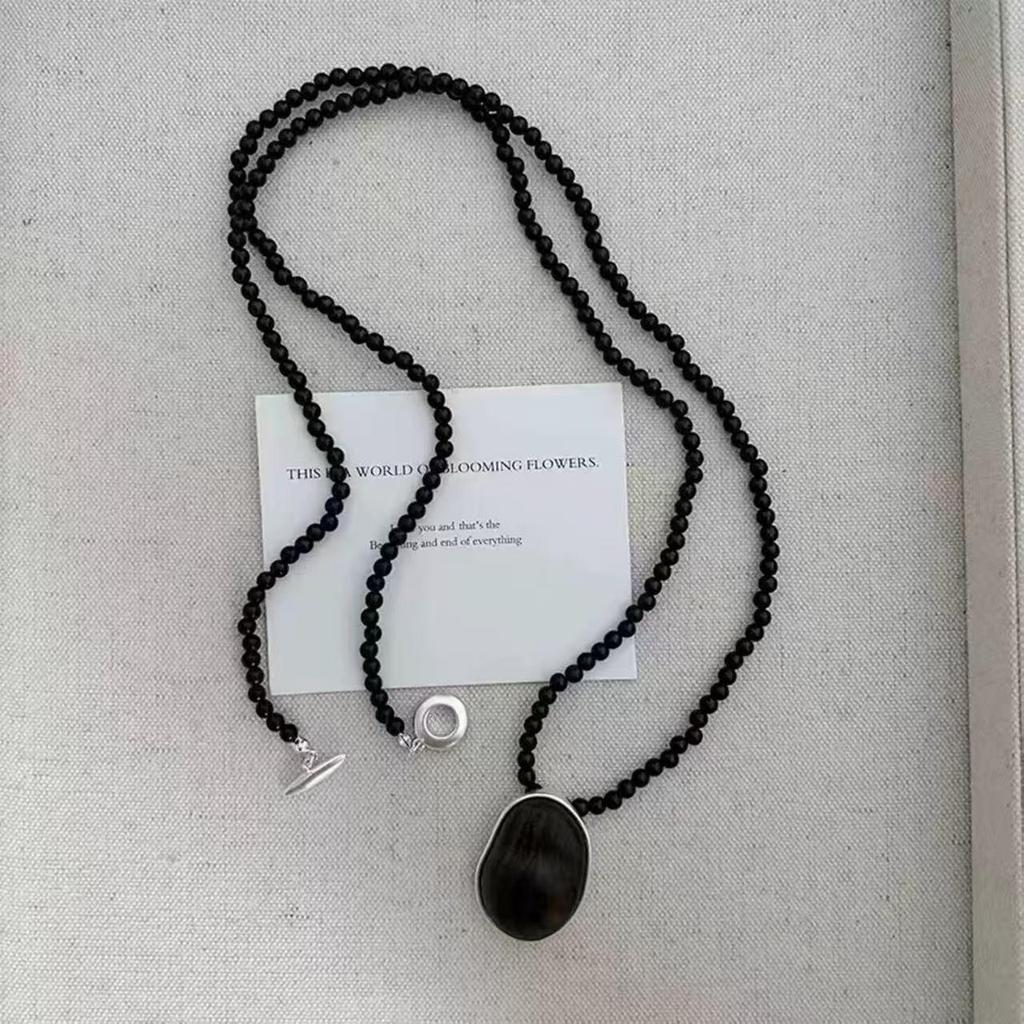 Ebony Oval Necklace: Retro Simple Pendant with Light Luxury and Exquisite High-end Feel Sweater Chain