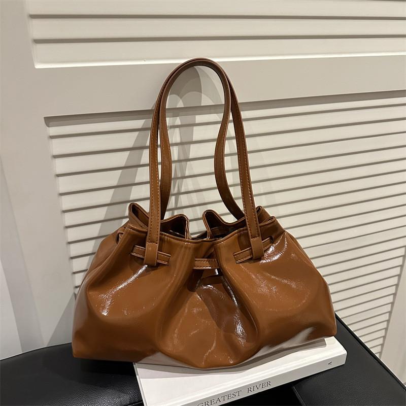 Pu Tote Bag For Daily Use With Magnetic Closure And Cell Phone Pocket For Urban Fashion Enthusiasts