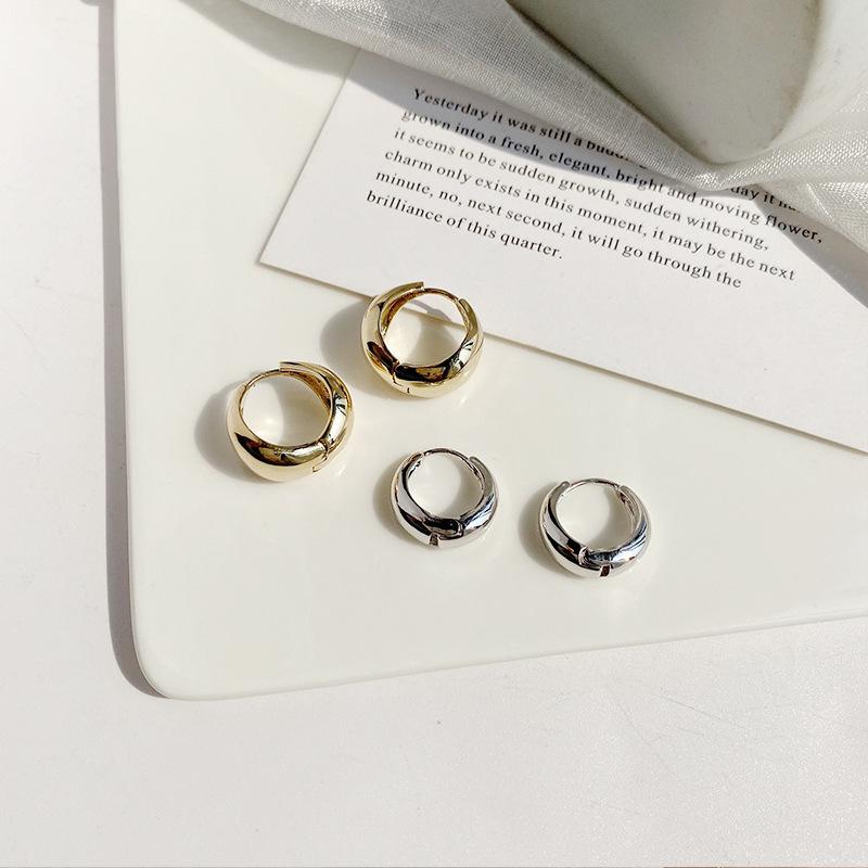 Women Glossy Earrings Retro Niche Cold Wind Atmospheric Elegant Classic Ear Jewelry