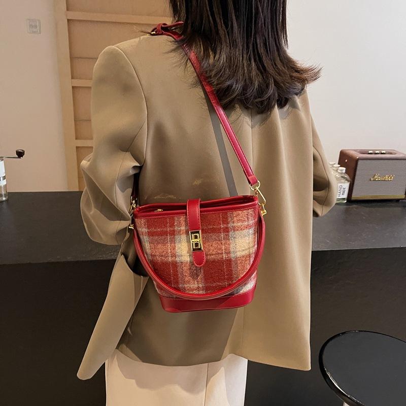 Leopard Print Premium Sense Bucket Bag Women's 2025 Autumn and Winter New Retro Casual Messenger Bag Fashionable Versatile Shoulder Women's Bag