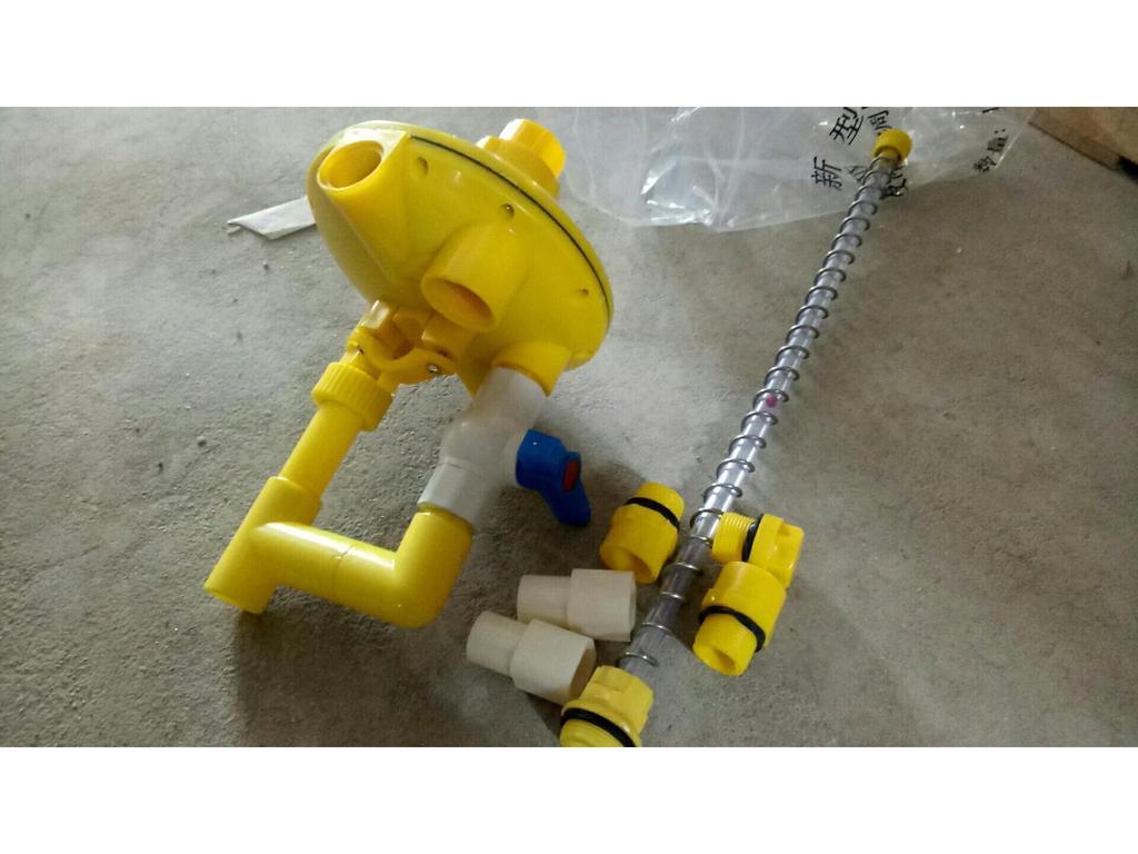 Regolatore di Pressione Automatico Bidirezionale per Acquacoltura e Sistema di Abbeveraggio per Polli