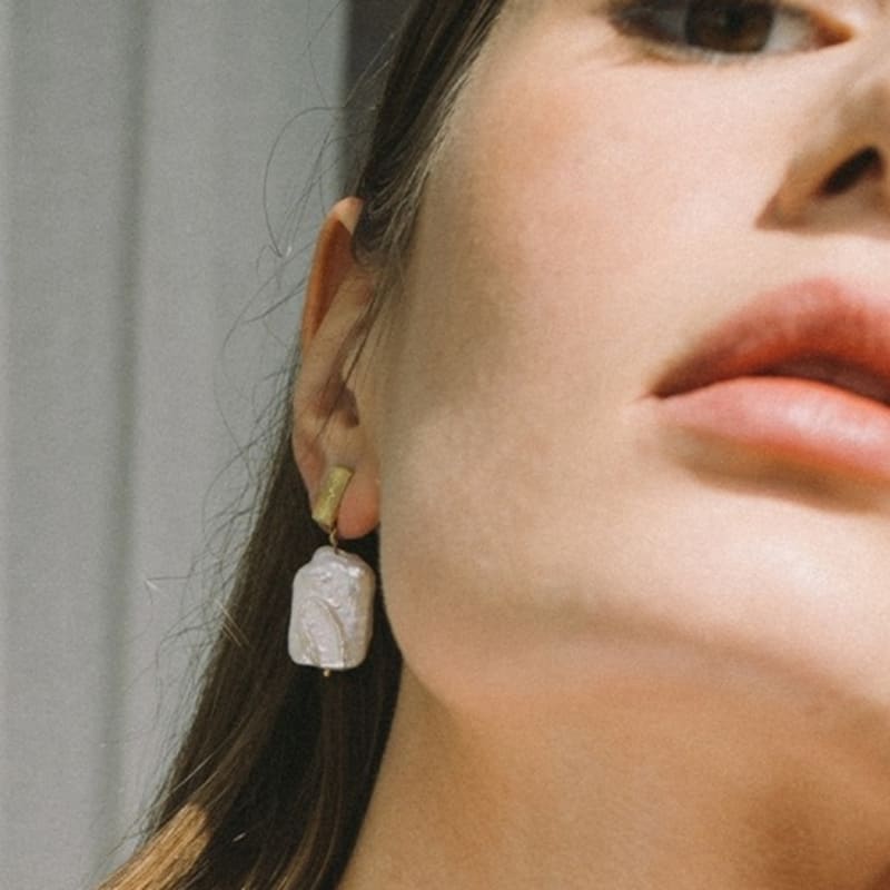 WorthWord Sparkles Pearl Earring