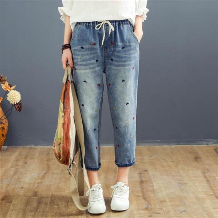 

Джинсы женские Весенние свободные брюки большого размера с эластичной резинкой на талии с вышивкой в виде мультфильмов, повседневные брюки-шаровары 3XL