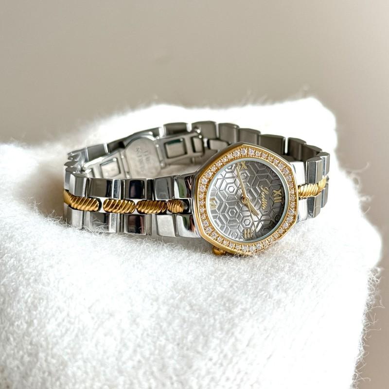 Elegant Womens Quartz Watch 28mm Stainless Steel Band With Crystal Accents Fashion Round Dial Butterfly Clasp 2026 New Arrival