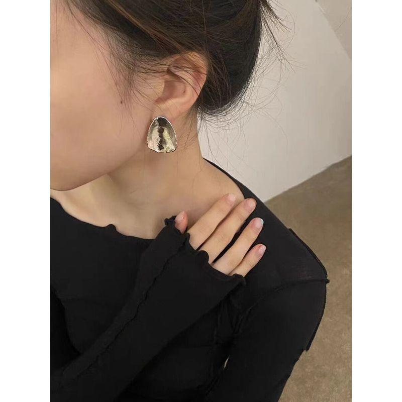 Accessible Luxury Asymmetrical Texture Wafer Female Frosty Style Earrings