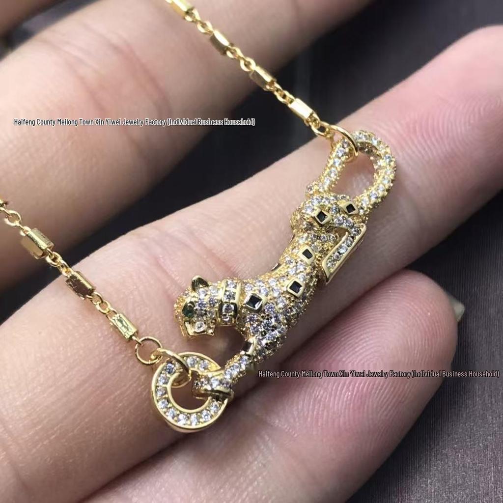 Luxury European/American Cross-Border Full Diamond Studded Reclining Leopard Necklace with Shy Leopard Pendant