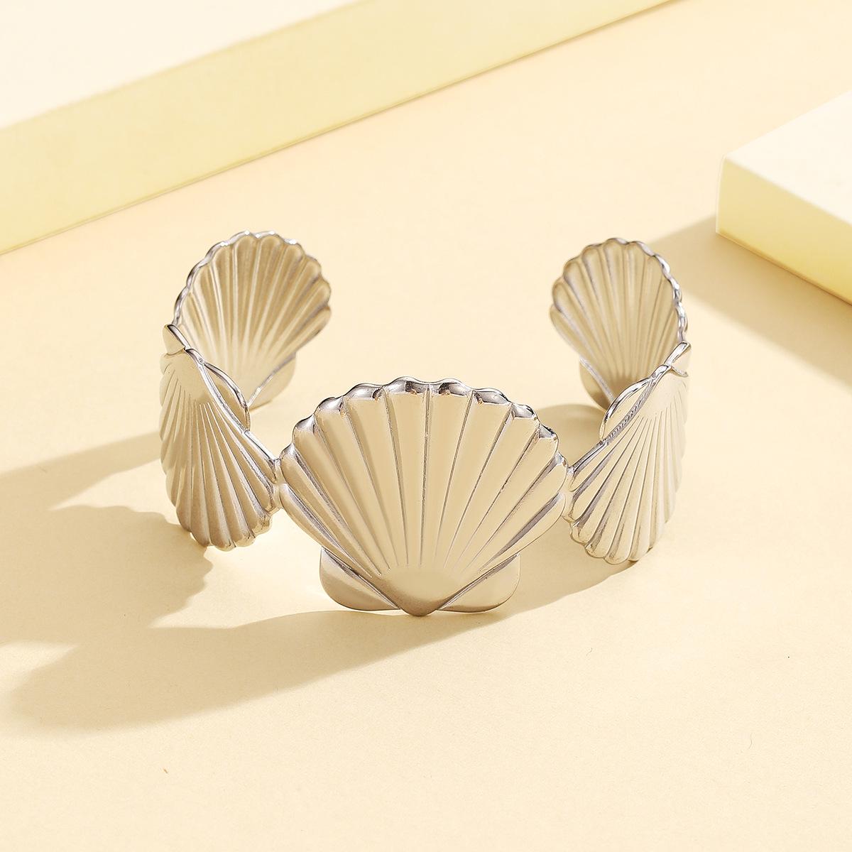 Casual Beach Resort Shell Bracelet: C-Shaped Opening, 18K Gold Plated Stainless Steel Women s Jewelry