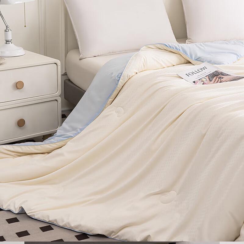 Dohia Cloud Soft Antibacterial Fiber Duvet