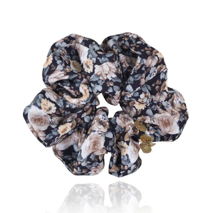 Fleur De Pearl Scrunchie _ Black