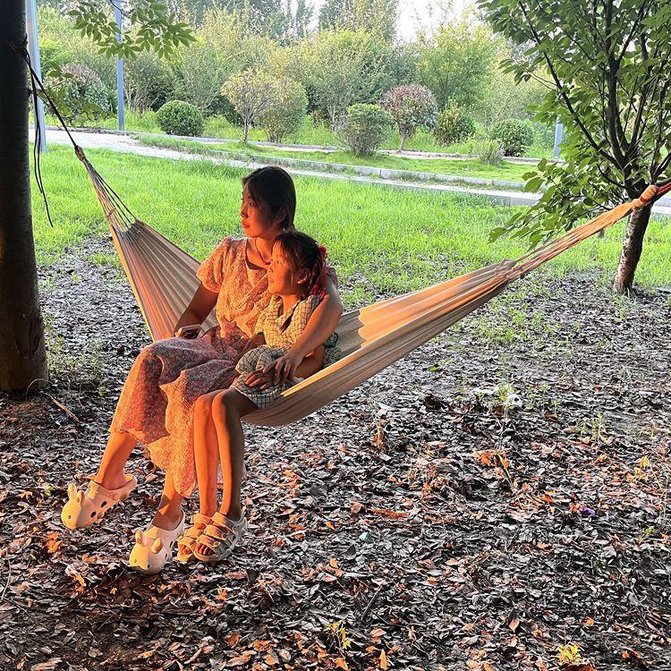 Hängemattenblätter für den Außenbereich, doppelte Schaukeln für drinnen und draußen, Hängematten für Erwachsene und Kinder, verdicktes Segeltuch, einfarbig