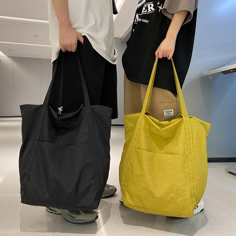 Нейлоновая сумка через плечо — фото 6