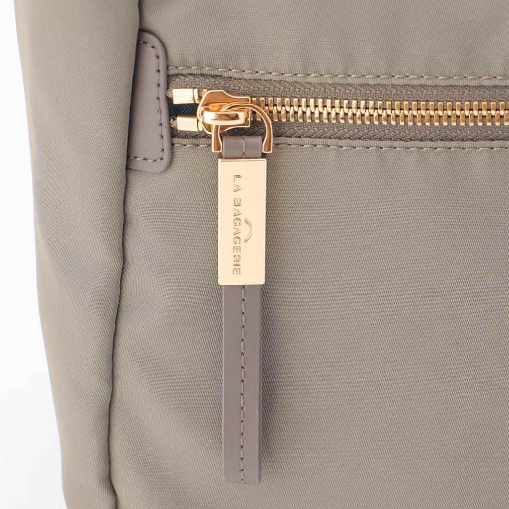 Labagagerie Metal Buckle Box Shoulder Bag, Size S, B008502, Greige (26)