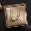 Elegante Pingente de Cabacinha com Fecho de Paz de Jade - Corrente para Clavícula em Aço Titânio no Estilo Chinês Retro