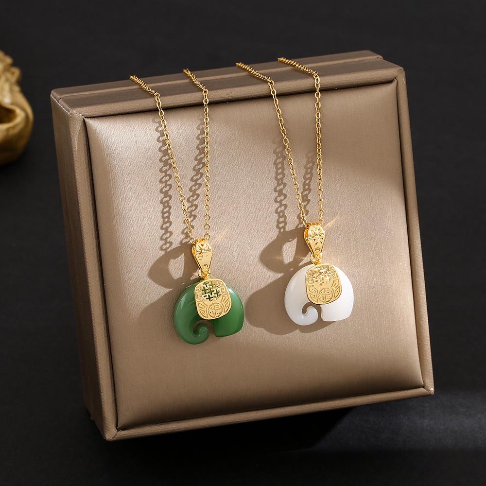 Elegante Pingente de Cabacinha com Fecho de Paz de Jade - Corrente para Clavícula em Aço Titânio no Estilo Chinês Retro