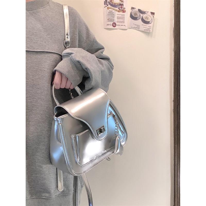 

Корейская версия нишевой трендовой сумки-рюкзака 2024 года, новая студенческая портативная сумка через плечо, универсальная школьная сумка, модная дорожная сумка серебряный