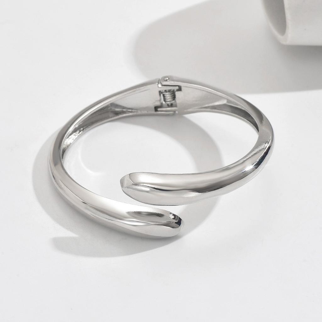 Small Niche Minimalist Punk Style Alloy Irregular Women's Bracelet Halloween Party Pool Carnival Fashion Matching Accessories