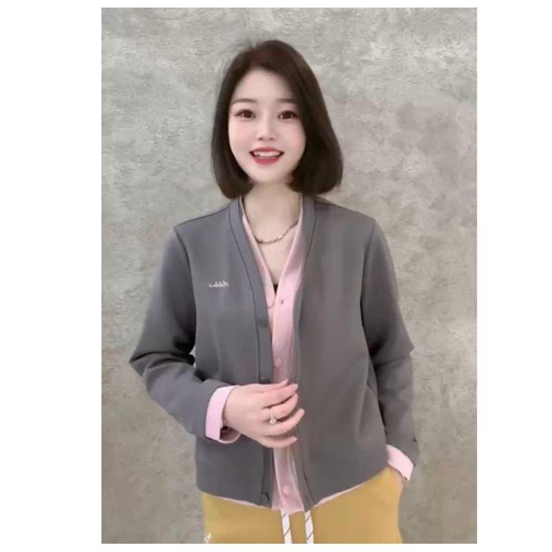 

Вафельный узор! Экспорт Ежедневный Заказ Женский V-образный вырез Вышивка Буквы Имитация Двойки Однобортная Верхняя одежда 2025 Новые Топы Grey XL