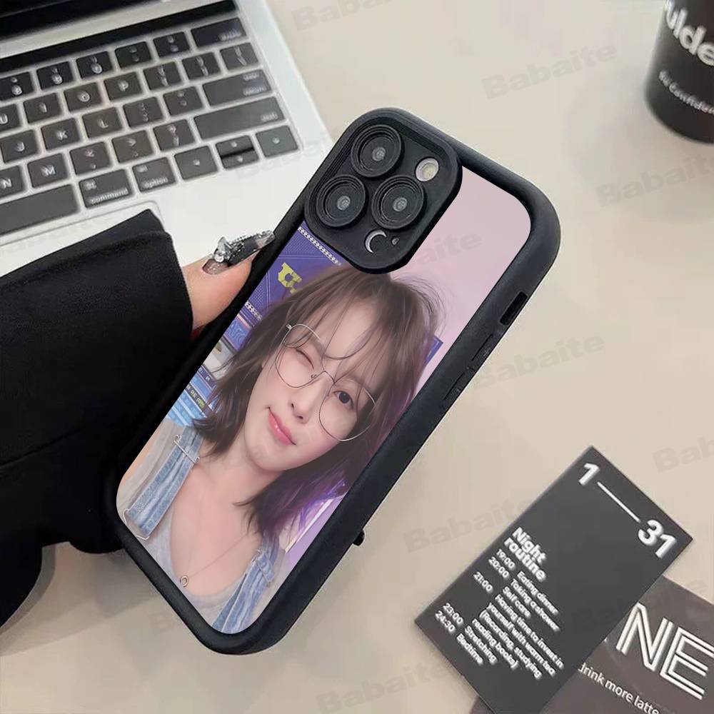 Korean L-Lee Ji Eunes Female Singer For IPhone 17 Pro Max 16 15 14 13 12 11 Plus Black Soft Phone Cover