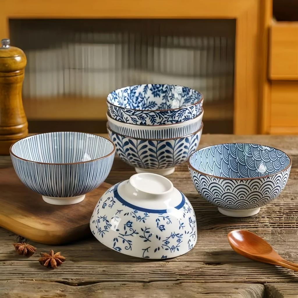 Japanese style blue and white hand painted 4.5 inch ceramic bowl, retro style rice bowl for home use.