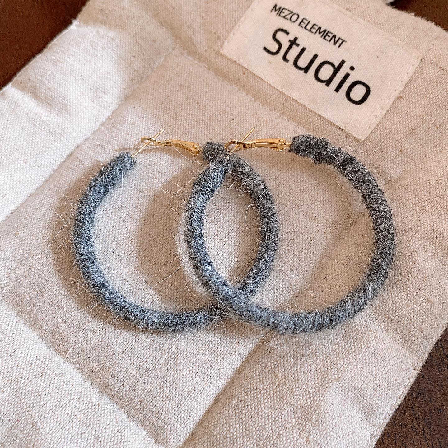 Ретро осенние и зимние геометрические круглые шерстяные плетеные серьги легкая роскошь высококачественные серьги серьги с индивидуальным характером для женщин