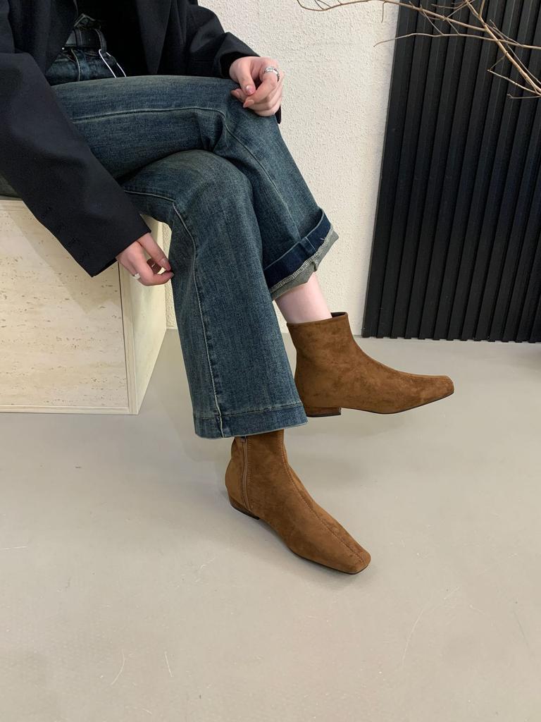 French Suede Square Ankle Boots Women's 2025 Autumn and Winter New Fashionable Thin Boots, Temperament Commuter Boots
