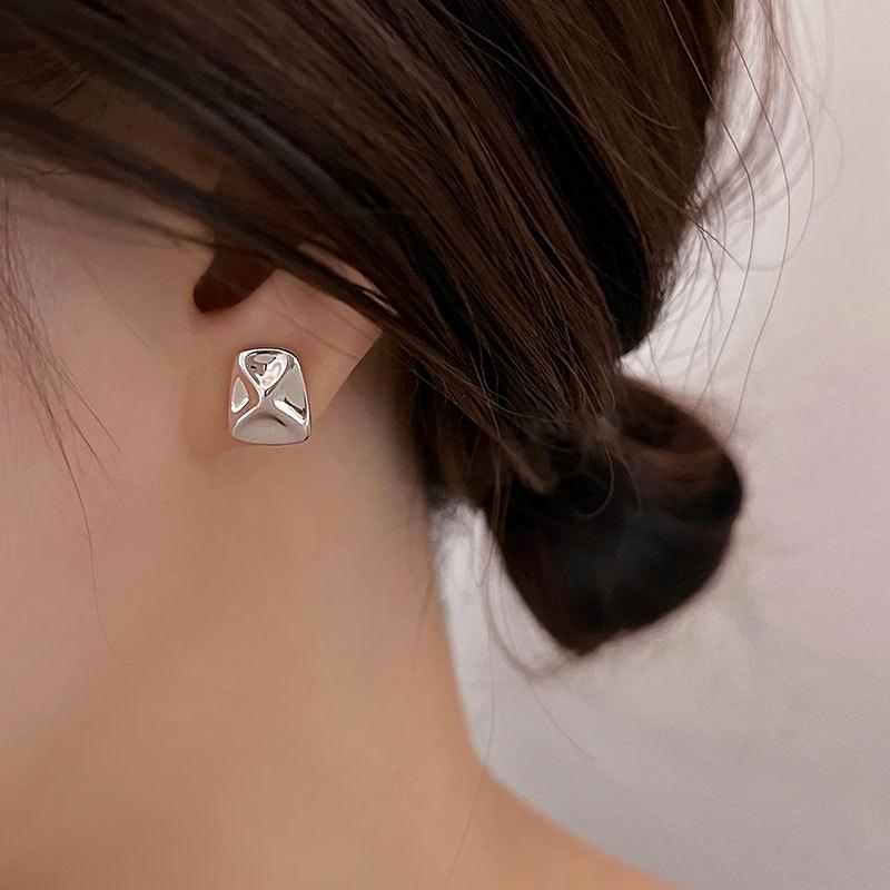 Folded Geometric Design Irregular Texture Metal Studs Texture Square Studs