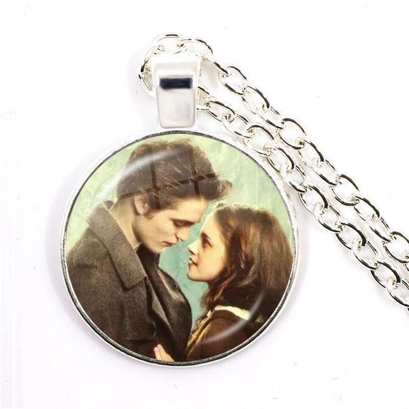 Nieuwe Twilight Film Bella Edward Jacob Renesmee Karakter Glazen Cabochon Hanger Ketting Handgemaakte Sieraden Kettingen