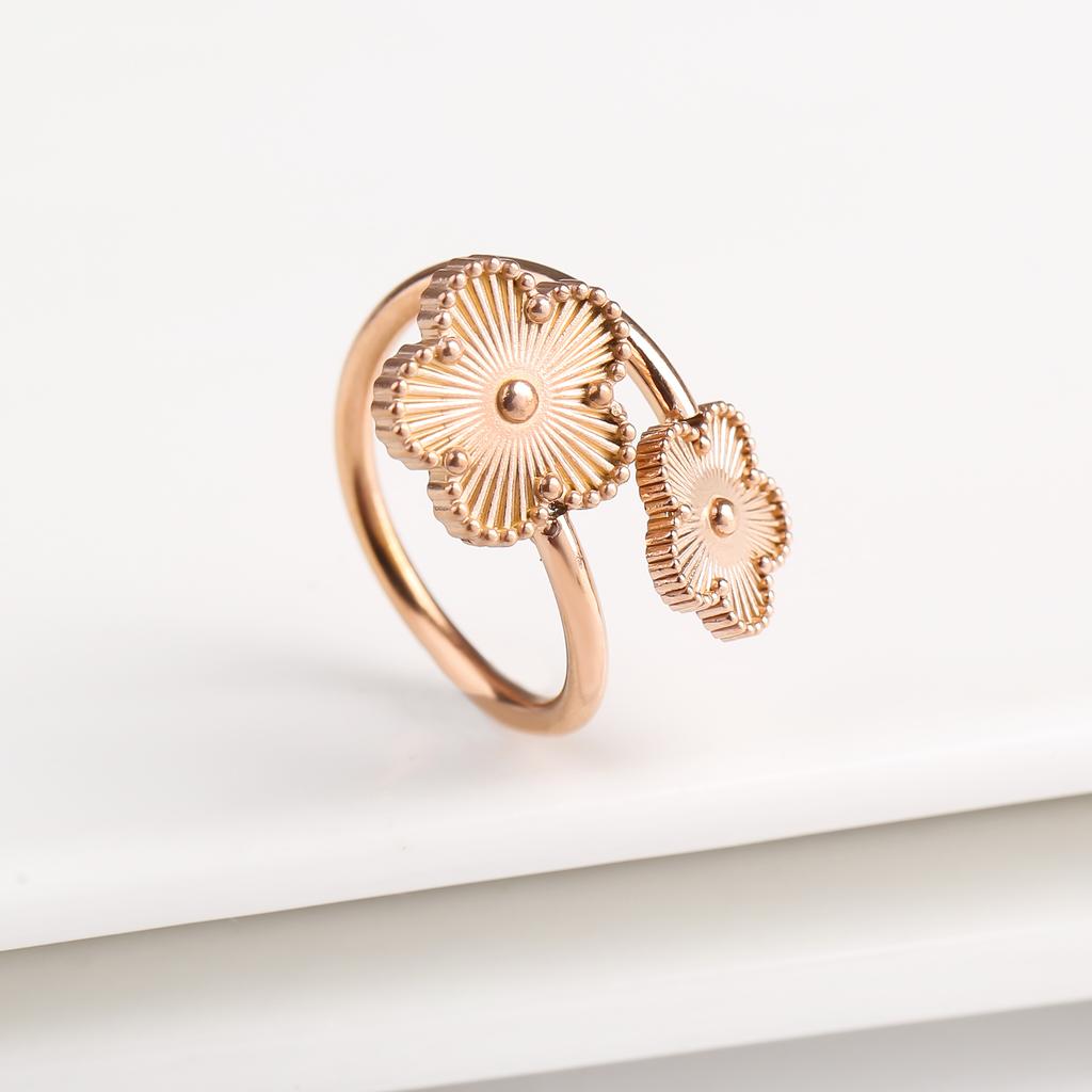 New Design Lucky Stainless Steel FIve Leaf Flower Bangle Ring Jewelry Set for Women Waterproof Fashion Jewelry Party Gift Clover