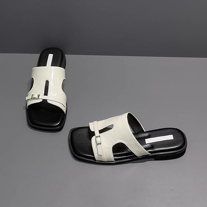 New Versatile Women's Shoes Flat and Soft-soled Beach Slippers and Sandals