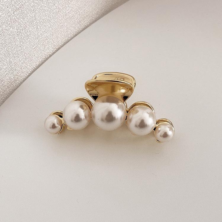 Korean Retro French Pearl Claw Hair Clip - Elegant Metal Hair Accessory for Women