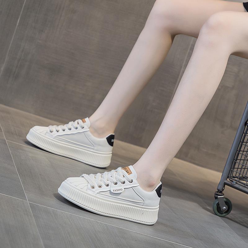 Adidași de damă din piele naturală cu vârf tip scoică, albi, cu tălpi groase, pentru primăvara 2025