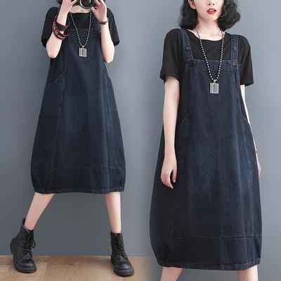 Frühling und Sommer Koreanische Version des einfarbigen Jeanskleides in Übergröße für Damen. Lockerer und dünner Retro-Hosenträgerrock für Damen