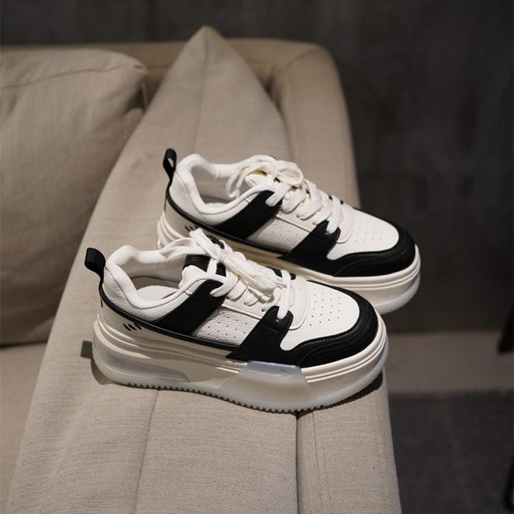 Dámské Jarní Nový Styl Kožené Tenisky s Silnou Podrážkou Trendy Evropské Ležérní Sportovní Univerzální Bílé Boty