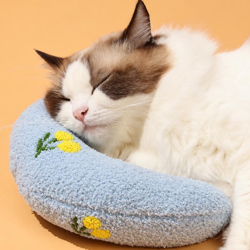 U-Shaped Pet Cat Sleep Pad Soft Plush Cervical Support Anti-Slip Pillow for Kittens Indoor Use