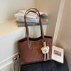 New simple and fashionable versatile shoulder bag, student class bag, women's large-capacity commuter tote bag